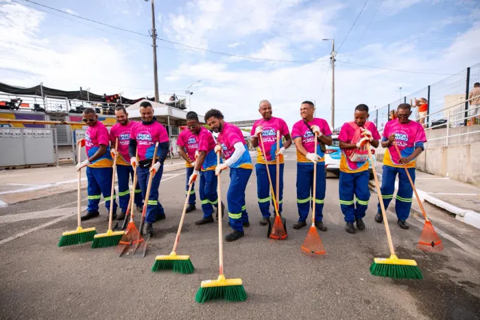 Bloco da limpeza e reforço na iluminação sustentam a alegria da Mica Lauro