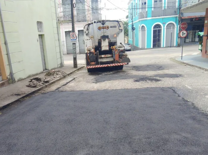 Seinfra conclui a semana com serviços da tapa-buraco e na rede de drenagem em mais de 25 bairros