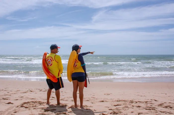 Cerca de 50 salva-vidas garantem a segurança dos banhistas nas praias de Lauro de Freitas