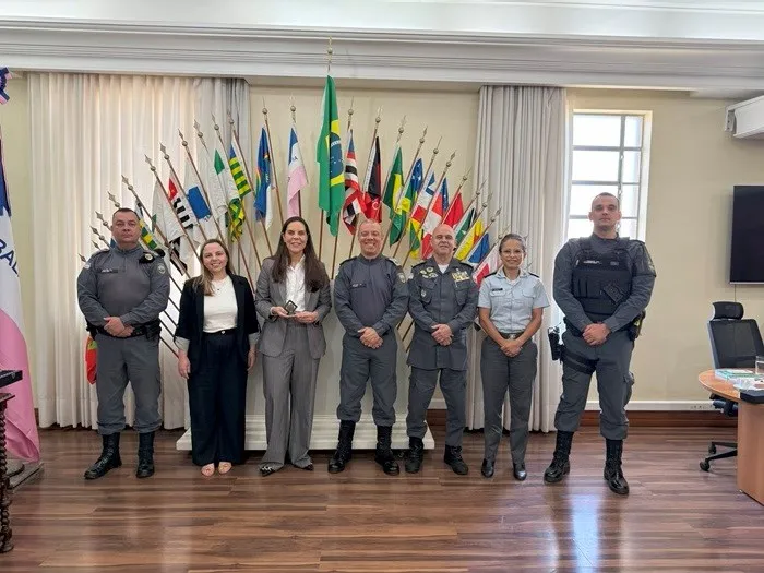 Polícia Militar homenageia magistrada com Moeda Comemorativa dos 190 anos da Corporação