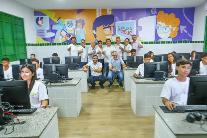 Governador inaugura escola e anuncia novas obras em Dom Inocêncio