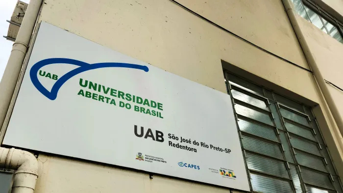 UAB divulga novos prazos de inscrição para cursos de especialização