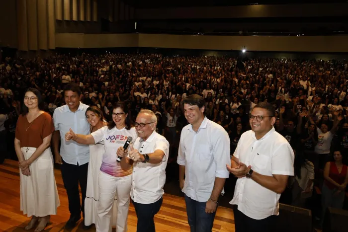 Cícero Lucena anuncia pagamento do ‘Escola Nota 10’ para educadores sociais e convoca novos profissionais para reforçar a inclusão nas escolas