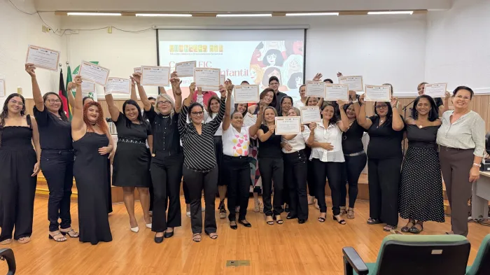 Prefeitura entrega certificados do curso de cuidadora infantil, ampliando a inserção no mercado de trabalho