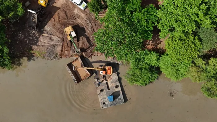 Prefeitura de Araçatuba inicia desassoreamento da Lagoa do Miguelão