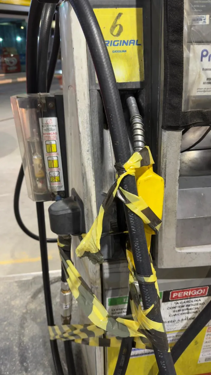 Procon-JP interdita bombas de gasolina em dois postos no Valentina e recolhe produtos vencidos