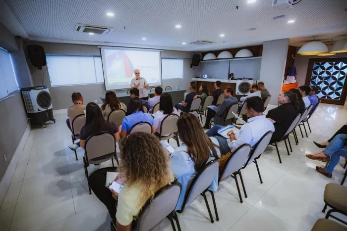 Prefeita Débora Regis alinha plano de governo 2026 com secretariado municipal