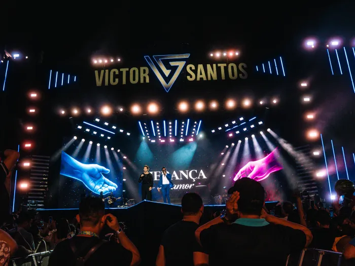 Milhares de pessoas lotam o Busto de Tamandaré na gravação do DVD de Victor Santos