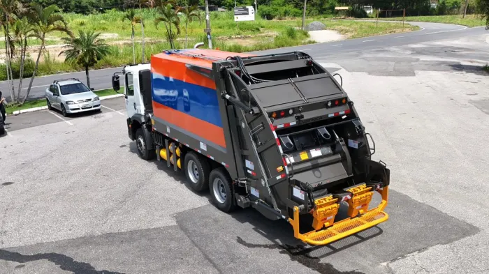 Comlurb apresenta nova frota de 100 veículos sustentáveis movidos a biometano