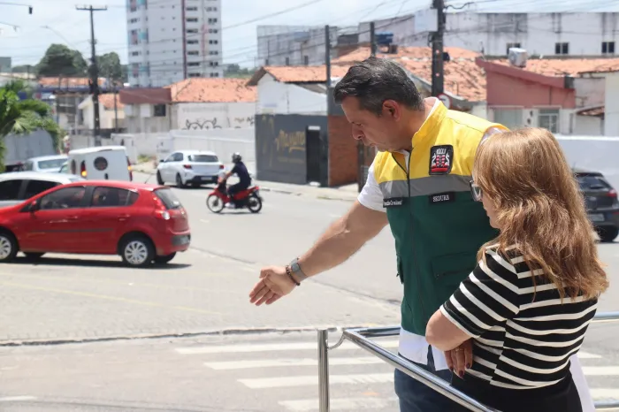 Sedurb fiscaliza estabelecimentos que usam calçadas rebaixadas como espaço privado