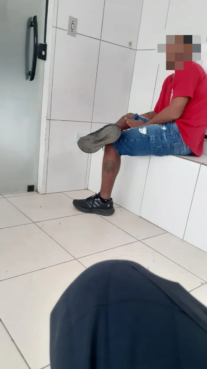 Homem é preso após desacatar e ameaçar agentes da Guarda Municipal em praça de Caruaru