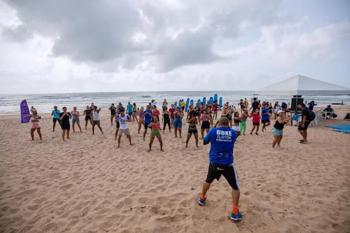 1ª edição do “Vou à Praia” atrai centenas de pessoas à Praia de Ipitanga