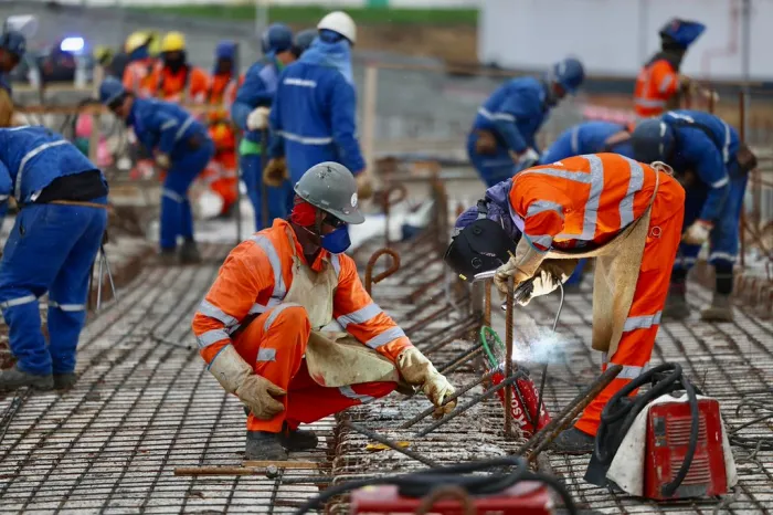 Comitiva estadual visita obras de novo acesso viário ao Porto de São Sebastião