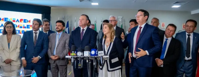 Harmonia entre poderes e avanços do Executivo são ressaltados em coletiva de imprensa
