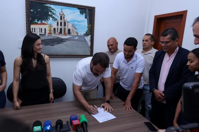 Obras: Prefeitura assina ordem de serviço para primeiro lote de arenas esportivas pela cidade