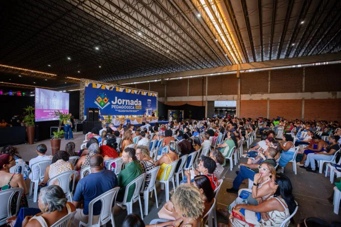 Com grande público e presença da prefeita Débora Regis, Jornada Pedagógica 2026 marca o início do ano letivo municipal