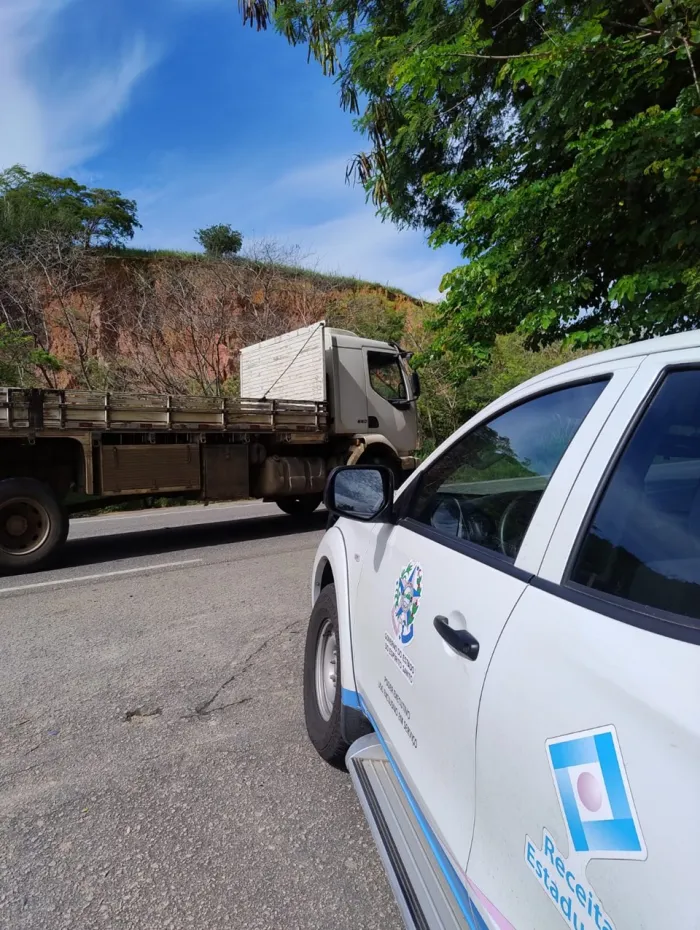 Fiscalização em Marataízes flagra transporte irregular de mercadorias