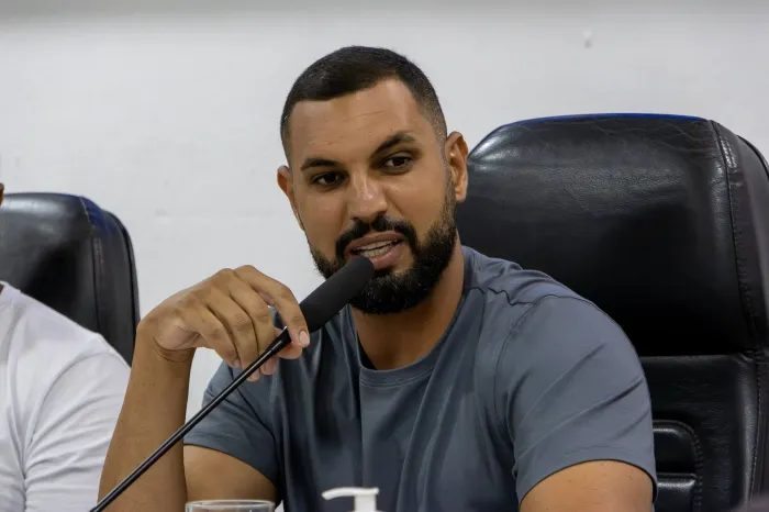 Professor Alex Damaceno cobra recapeamento da Sabesp após obras e relata transtornos na Topolândia