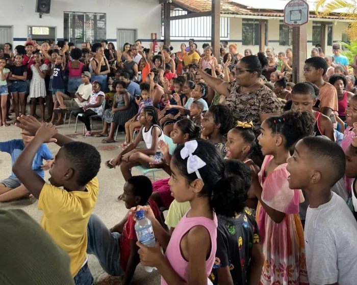 Prefeitura e Correios promovem ação solidária com entrega de presentes a alunos da rede municipal