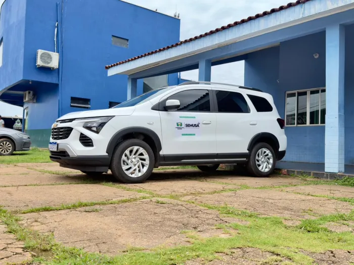  Veículo entregue para atender pacientes tem capacidade para até 7 pessoas (Foto: Bruno Camurça | Assessoria Parlamentar)