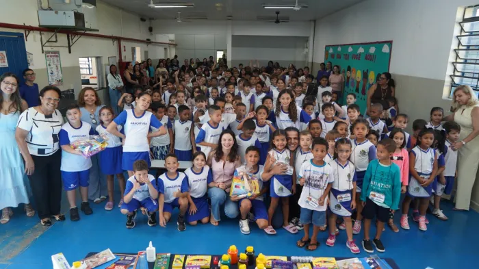 Escolas municipais de Araçatuba receberam alunos com evento de acolhida e entrega de material escolar e novos uniformes