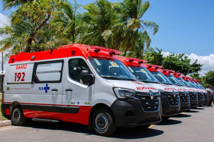Saúde de Lauro de Freitas recebe reforço com nova ambulância