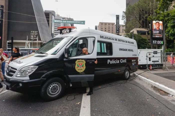 Governo de SP amplia proteção da mulher no Carnaval com unidade móvel da DDM, mais policiamento e ações educativas