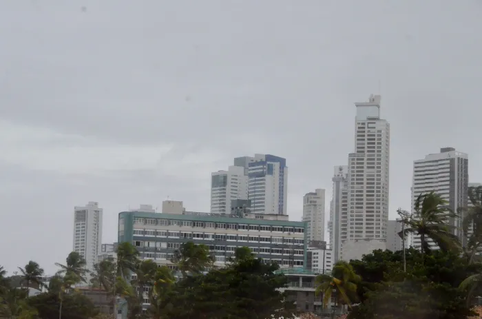 Defesa Civil coloca equipes em estado de atenção, após alerta do Inmet