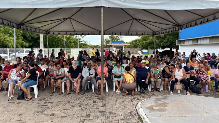 Deputado Adelmo Soares realiza primeiro dia de mutirão de catarata e pterígio em Caxias
