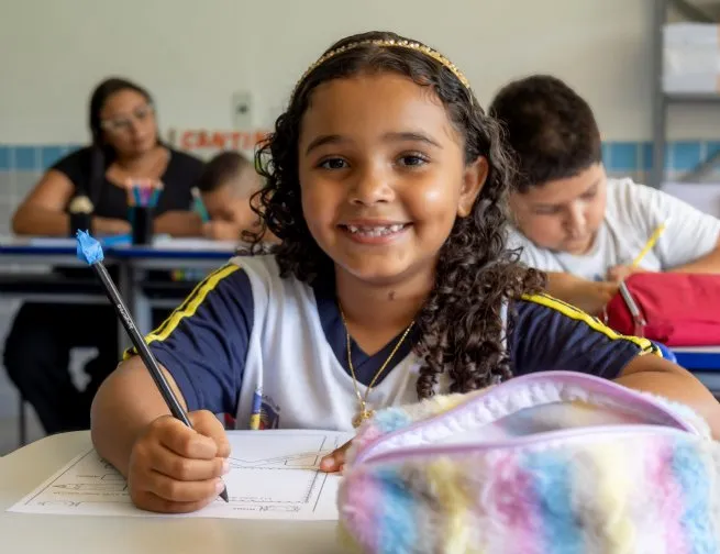 Prefeitura de São Sebastião entrega 200 mil peças de uniformes escolares e reforça cuidado com mais de 16 mil alunos da rede municipal