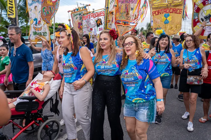 Primeira-dama do Estado prestigia desfile do Bloco Portadores da Folia e destaca ações do Governo para fortalecer inclusão na Paraíba