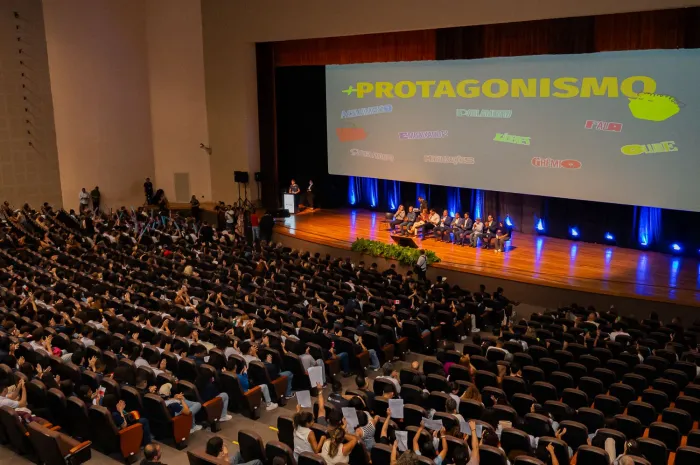 Flirede 2026 insere prevenção à violência contra a mulher nas escolas em parceria com o Antes que Aconteça