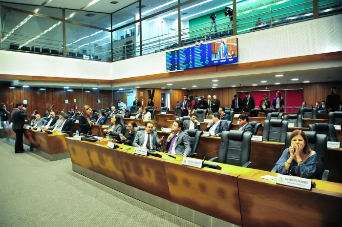 Sessão plenária realizada na manhã desta quarta-feira (11)