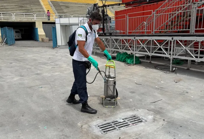 Secretaria de Saúde faz ação de combate à dengue no Sambódromo e arredores