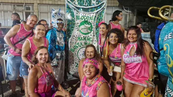 O guardião do estandarte: há 16 anos, servidor tece a história do carnaval na Maternidade Escola Santa Mônica