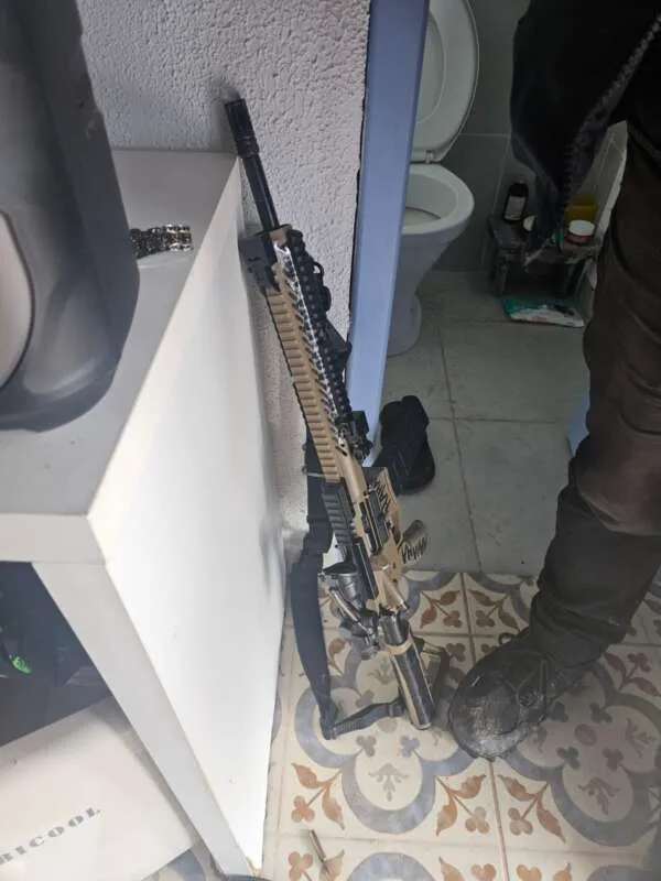 PCCE e PCSP: ação conjunta resulta na apreensão de fuzil, artefato explosivo, pistola e na intervenção policial de alvo de um grupo criminoso