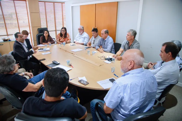 Prefeita Débora se reúne com empresários e associações para discutir o IPTU 2026