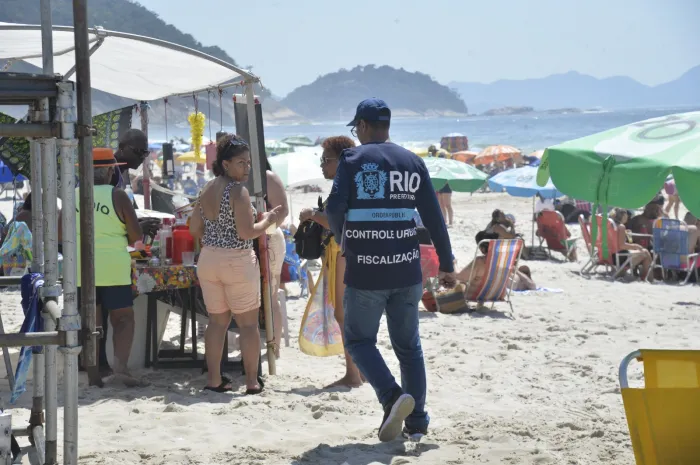 Seop autoriza que barraqueiros legalizados mantenham estruturas fixas nas areias das praias durante o Carnaval