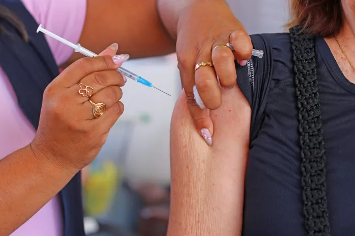 Prefeitura ajusta funcionamento dos pontos móveis e salas de vacinação durante o Carnaval