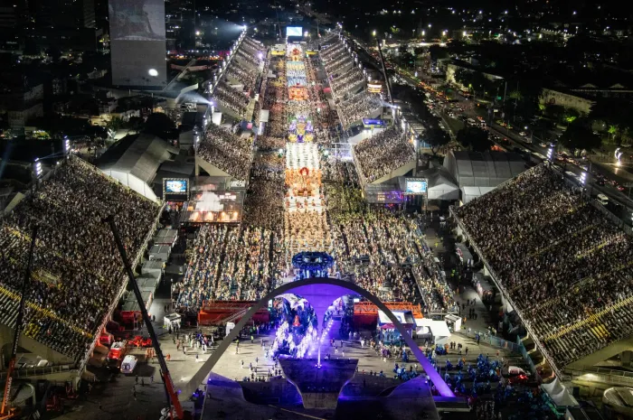 Carnaval 2026: Prefeitura divulga o balanço do primeiro dia de desfiles do Grupo Especial