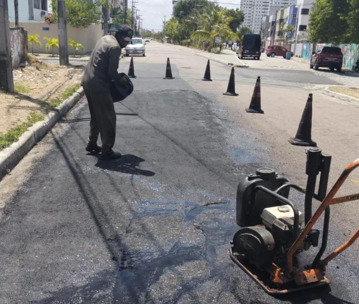 Operação tapa-buraco executa serviços em 20 bairros da Capital