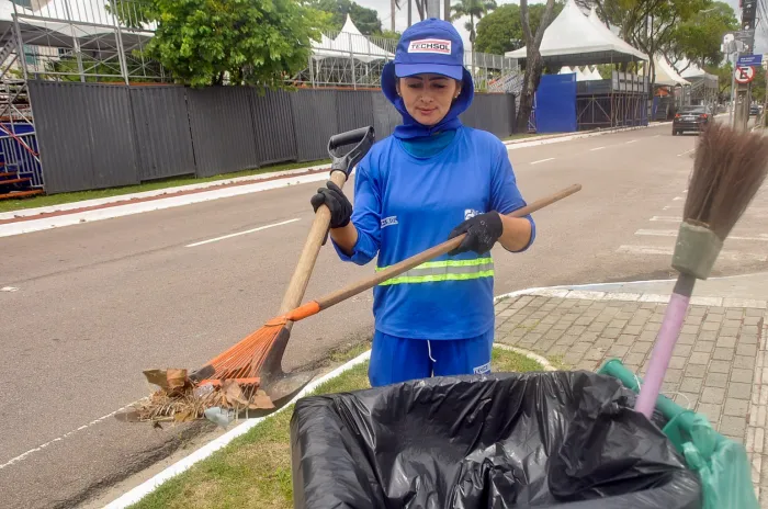Operação de Limpeza da Emlur segue por toda cidade nesta quinta-feira