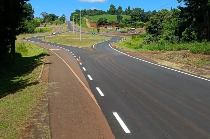 Rodovia de Rio Bonito do Iguaçu recebe serviços de conservação do pavimento