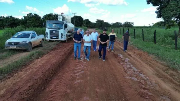 Prefeitura recupera estradas no Assentamento Jonas Pinheiro para garantir segurança a mais de 400 famílias