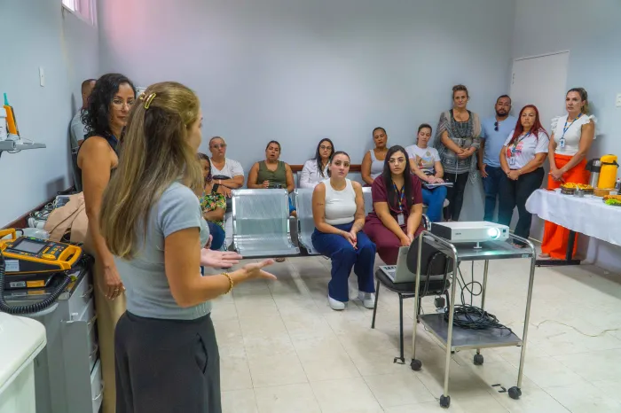 Profissionais de saúde participam de capacitação sobre implante contraceptivo subdérmico