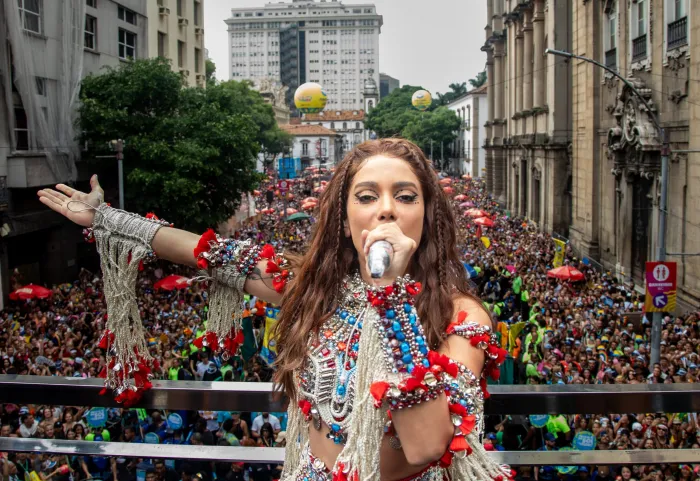 Bloco da Anitta reúne 700 mil foliões e celebra a força do Carnaval de Rua no Centro do Rio