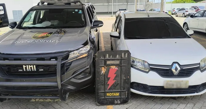 Rotam apreendeu um revólver calibre 38, seis munições (sendo quatro deflagradas e duas pinadas), além de um automóvel de cor branca. - Ascom PMAL