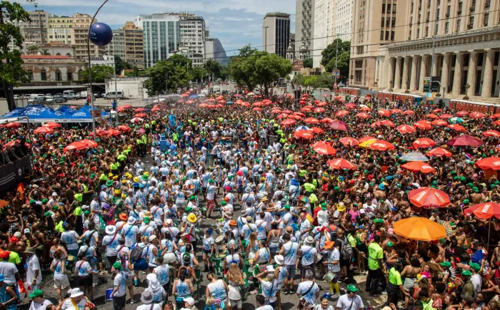 Com homenagens a Arlindo Cruz, Preta Gil e Jorge Aragão, Monobloco encerra o Carnaval de Rua do Rio com energia contagiante