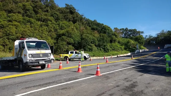 DER-SP libera tráfego na rodovia Oswaldo Cruz (SP-125), em Ubatuba