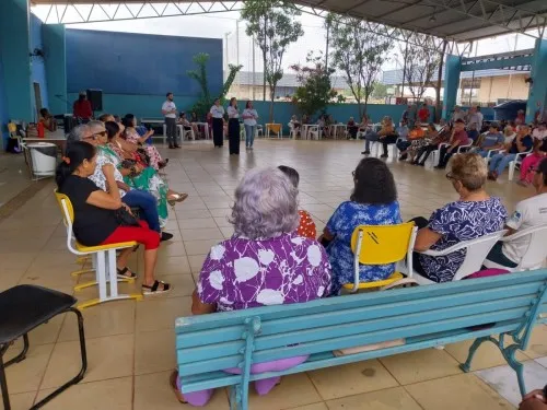 Fevereiro Roxo alerta sobre diagnóstico do Alzheimer